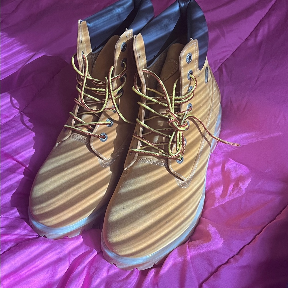 Lugz Wheat/Tan Lace-Up Work Boots